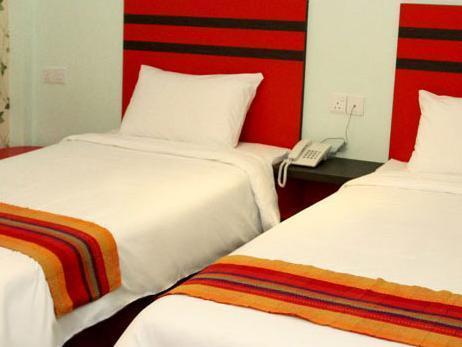 Est Penang Hotel Bayan Lepas Exterior photo